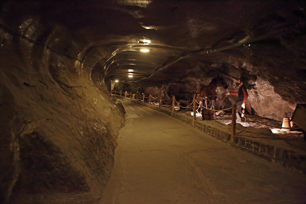 коридор соляной шахты